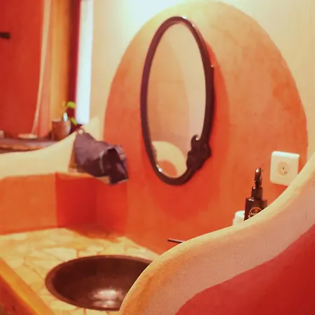 Jolie Avec Cuisine Pensión *